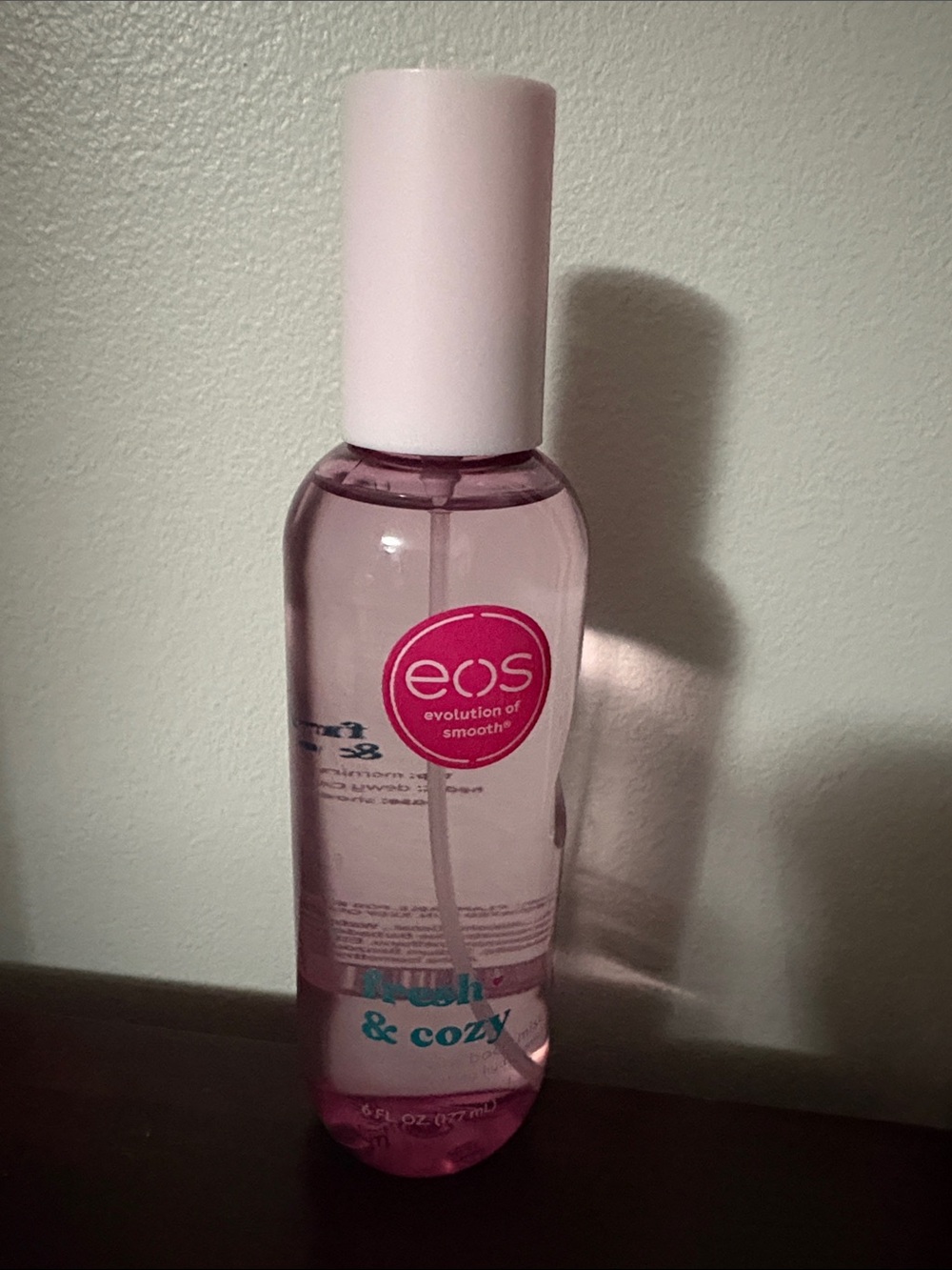 eos Fresh & Cozy Body Mist - Light Pink